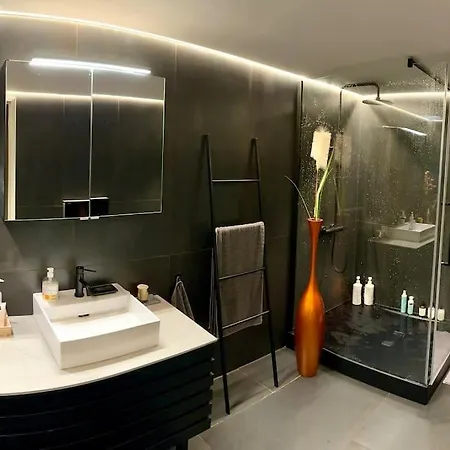 Moderne Bolig Pa Vakre Vannoy Villa