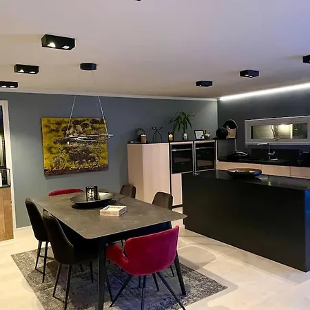 Moderne Bolig Pa Vakre Vannoy