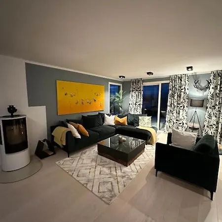 Moderne Bolig Pa Vakre Vannoy *