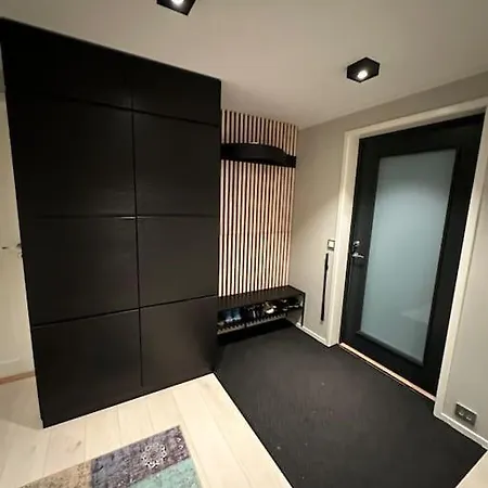 Moderne Bolig Pa Vakre Vannoy