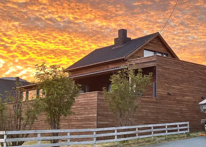 Moderne Bolig Med 4 Soverom Pa Vakre Vannoy Villa *